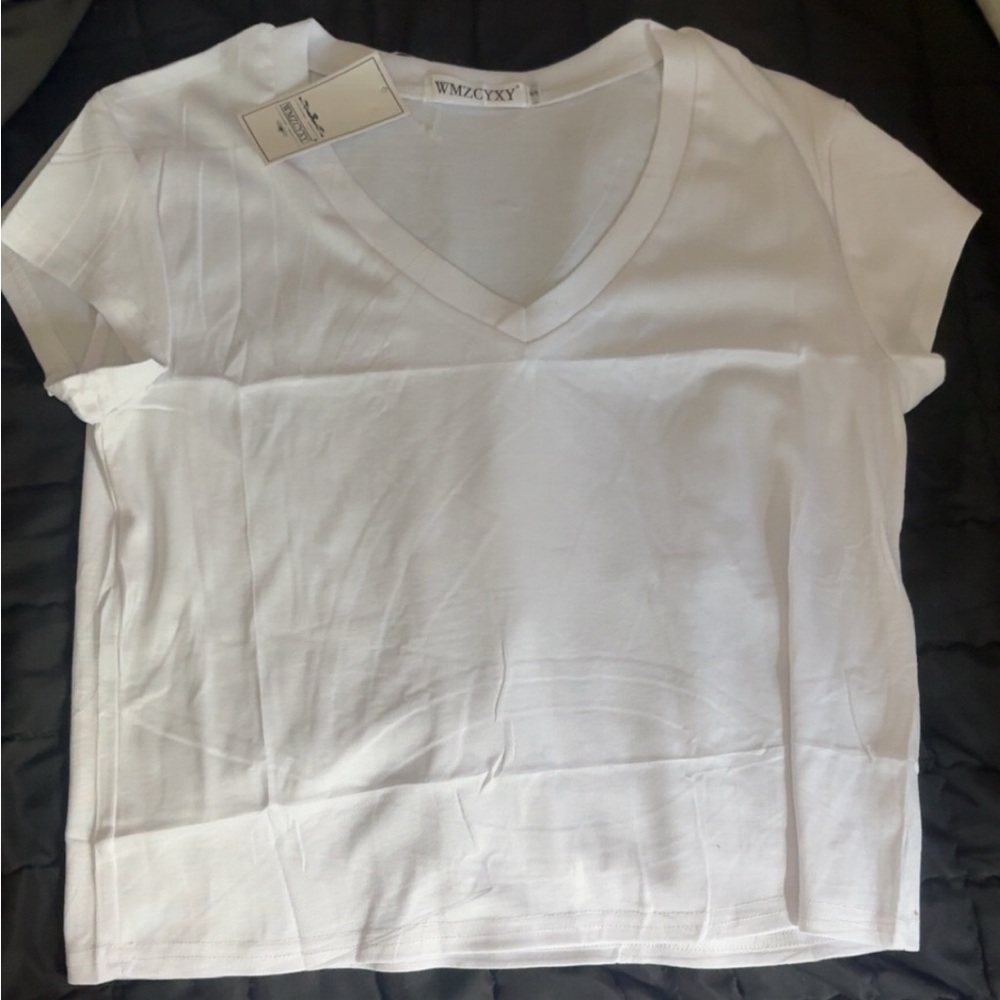 Amazon Women's White V-Neck Short Sleeve Tee Super light new with tags